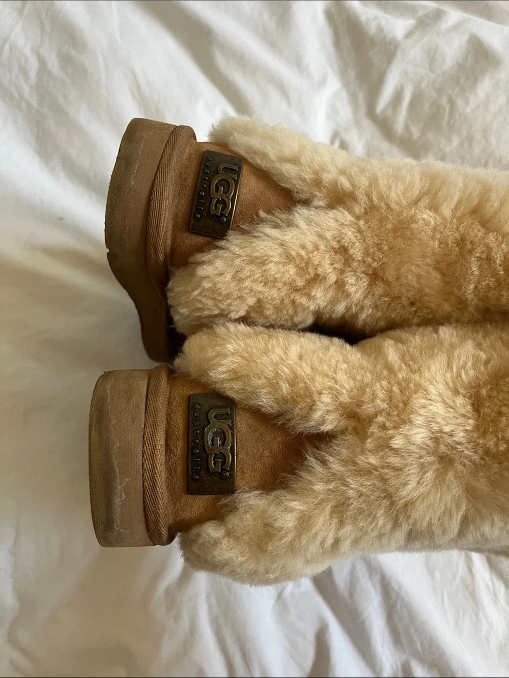UGG Maylin chestnut suede and Sherling boots in excellent condition size 8
